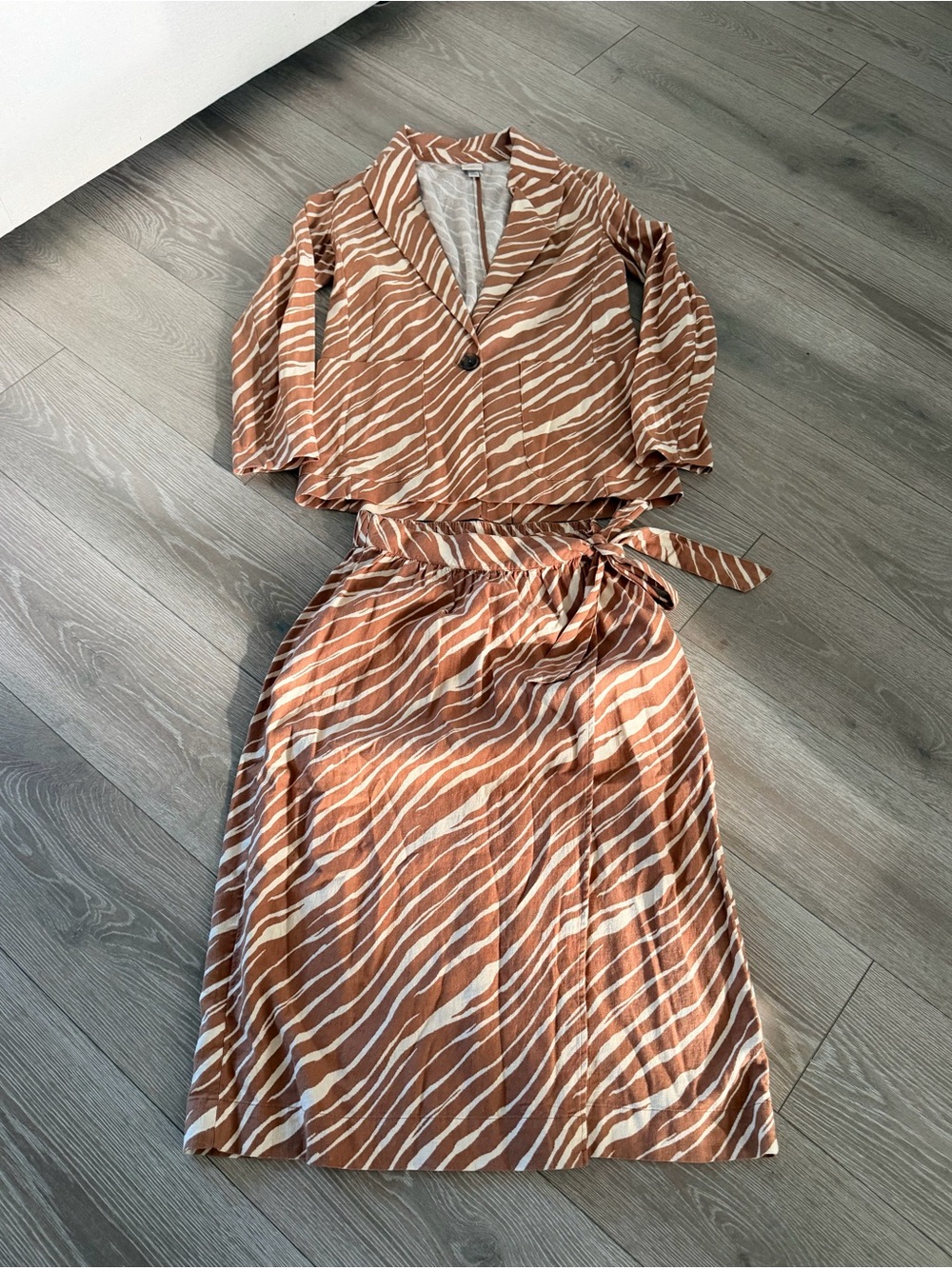 Womens Tan and Cream Zebra-Stripe Set